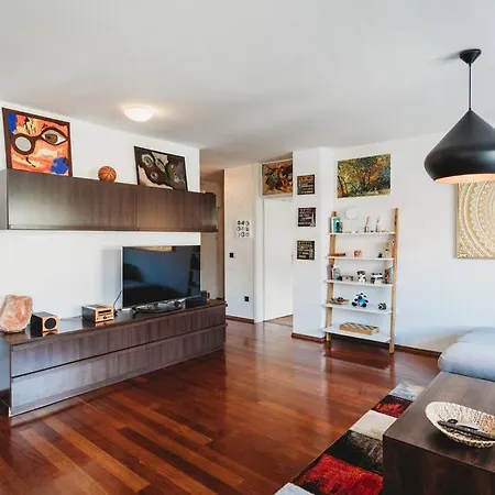 Apartment Cozy Nest In Quiet Neighbourhood, Free Parking *