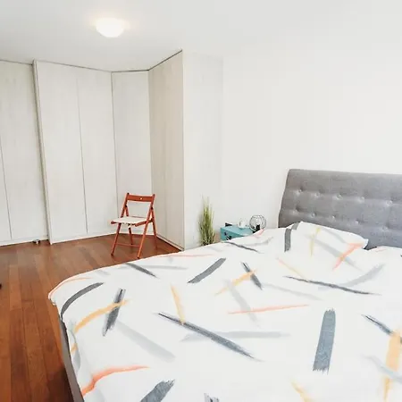 Apartment Cozy Nest In Quiet Neighbourhood, Free Parking