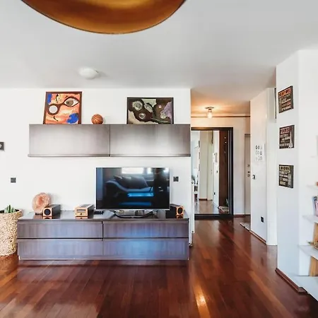 Cozy Nest In Quiet Neighbourhood, Free Parking Apartment